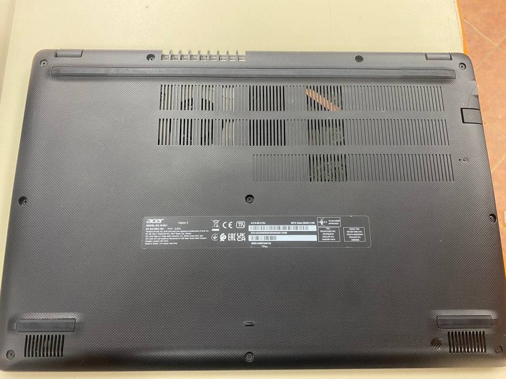 Ноутбук Acer; Core i3-1005G1, Iris(R) Xe Graphics, 8 Гб, 240 Гб, Нет