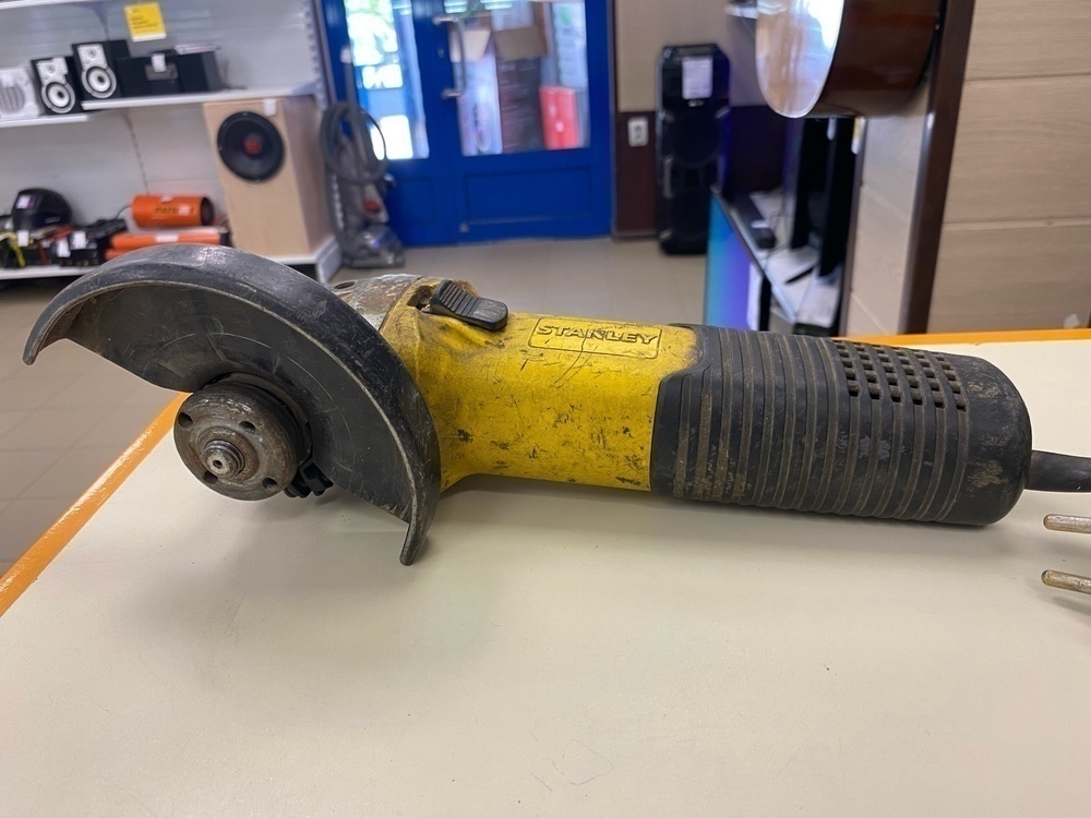 Угловая шлифмашина Stanley FMEG125V
