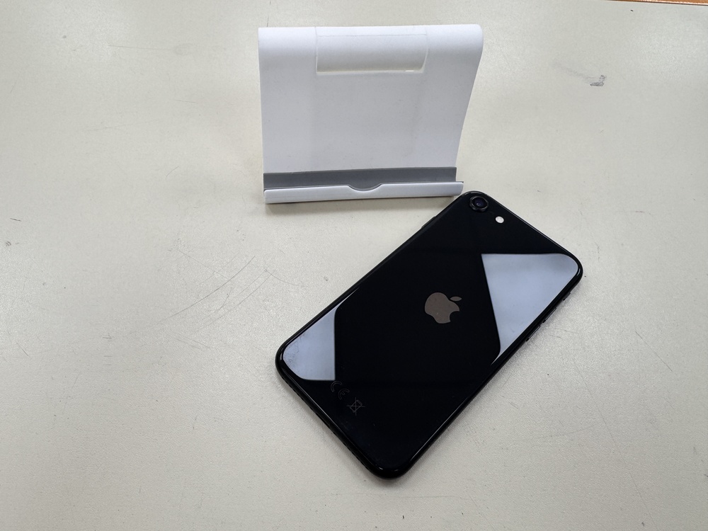 Смартфон Apple iPhone SE 2020 64Gb
