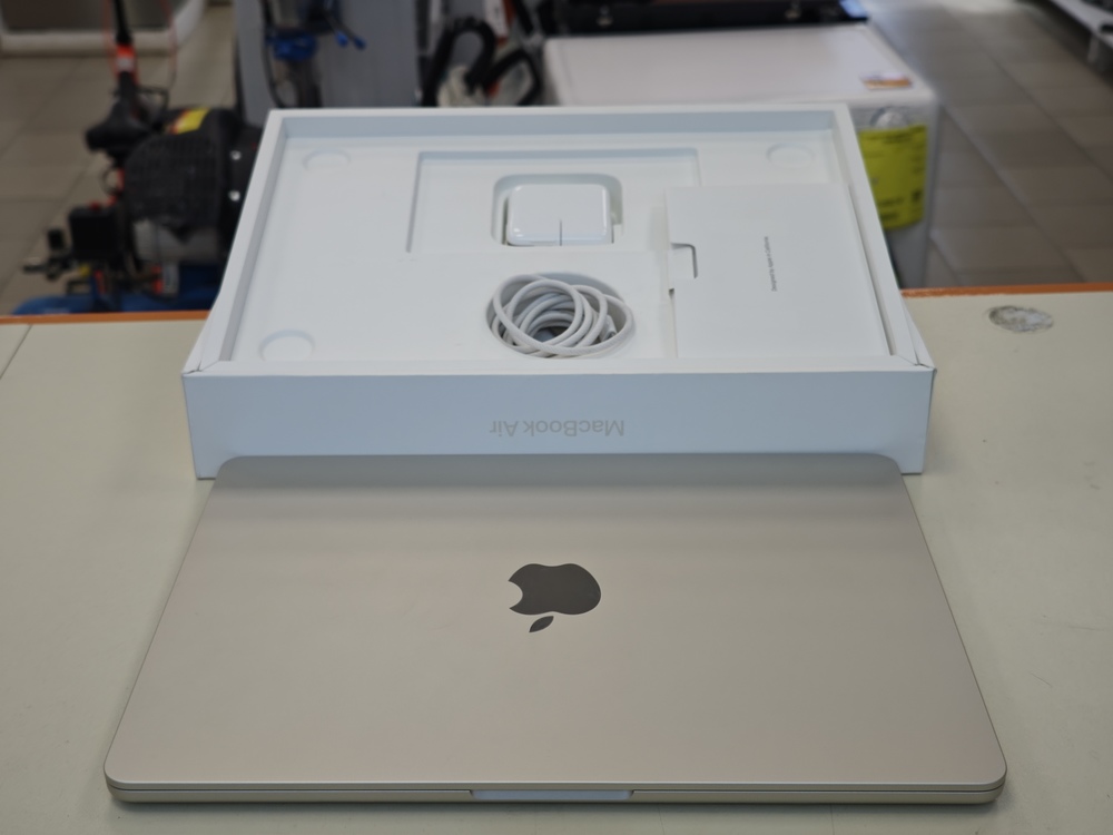 Ноутбук Apple MacBookAir 13 дюймов M2 A2681 (2022)