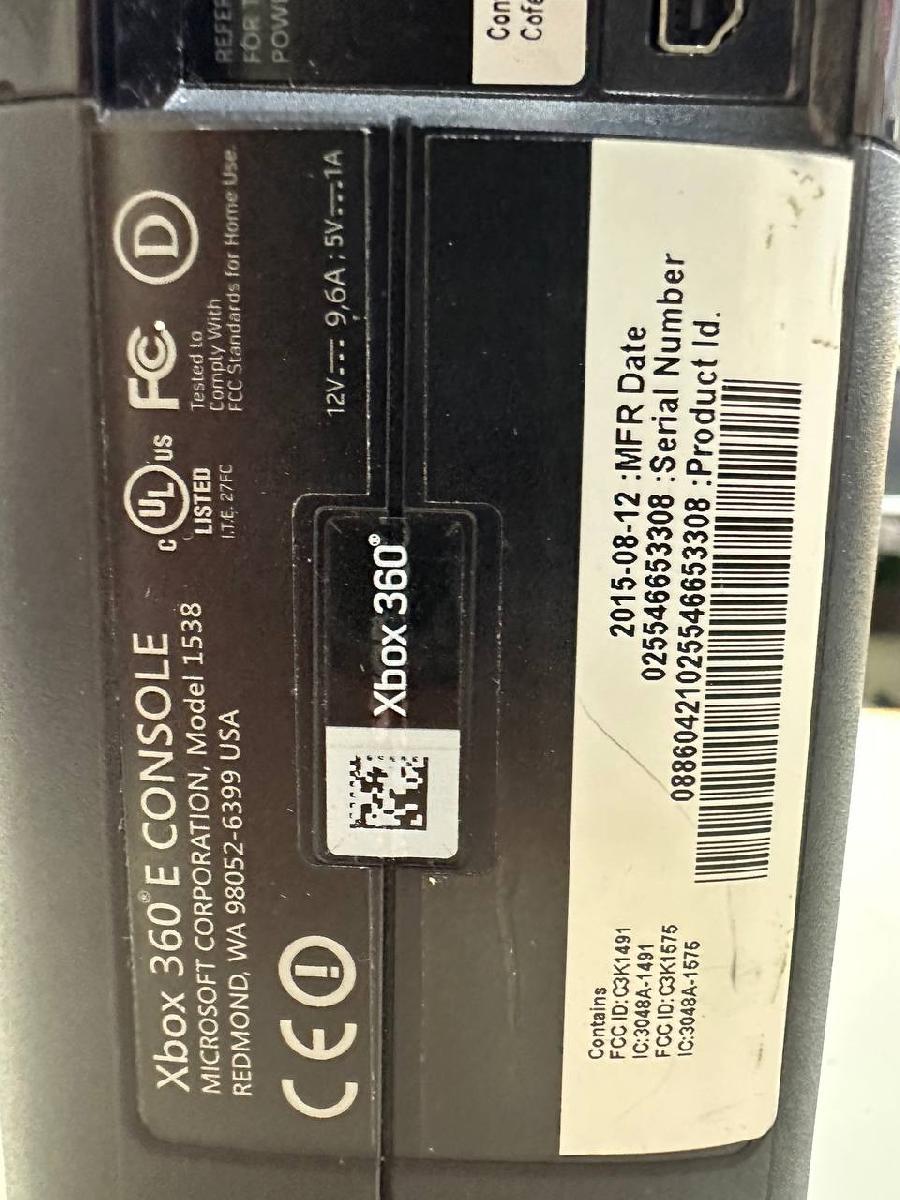 Игровая приставка Xbox 360;