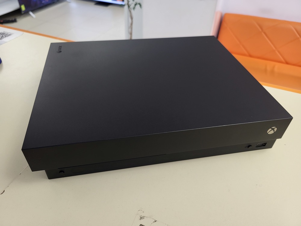 Игровая приставка Xbox One X 1Tb