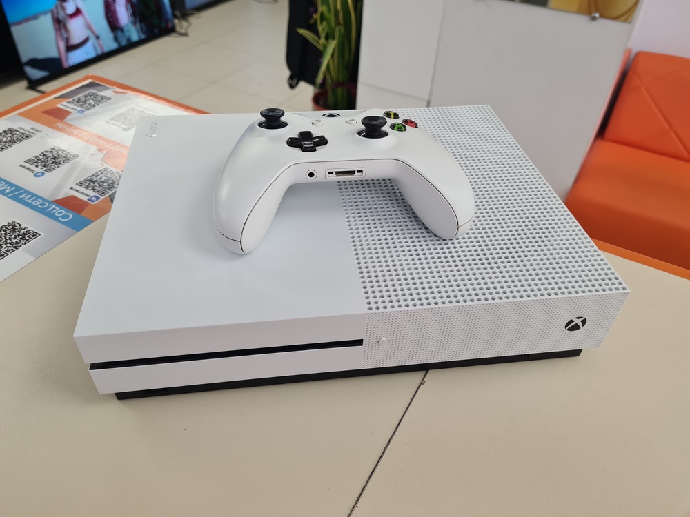 Игровая приставка Xbox One S 1TB