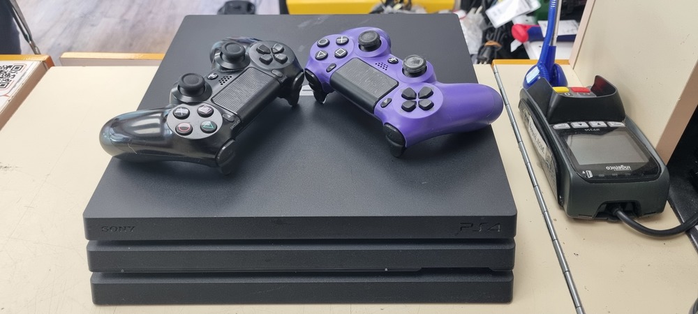 Игровая приставка PlayStation 4 Pro 1Tb