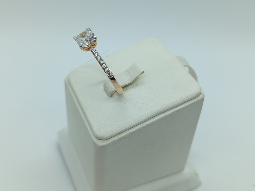 КОЛЬЦО С КАМНЯМИ (Au 585)