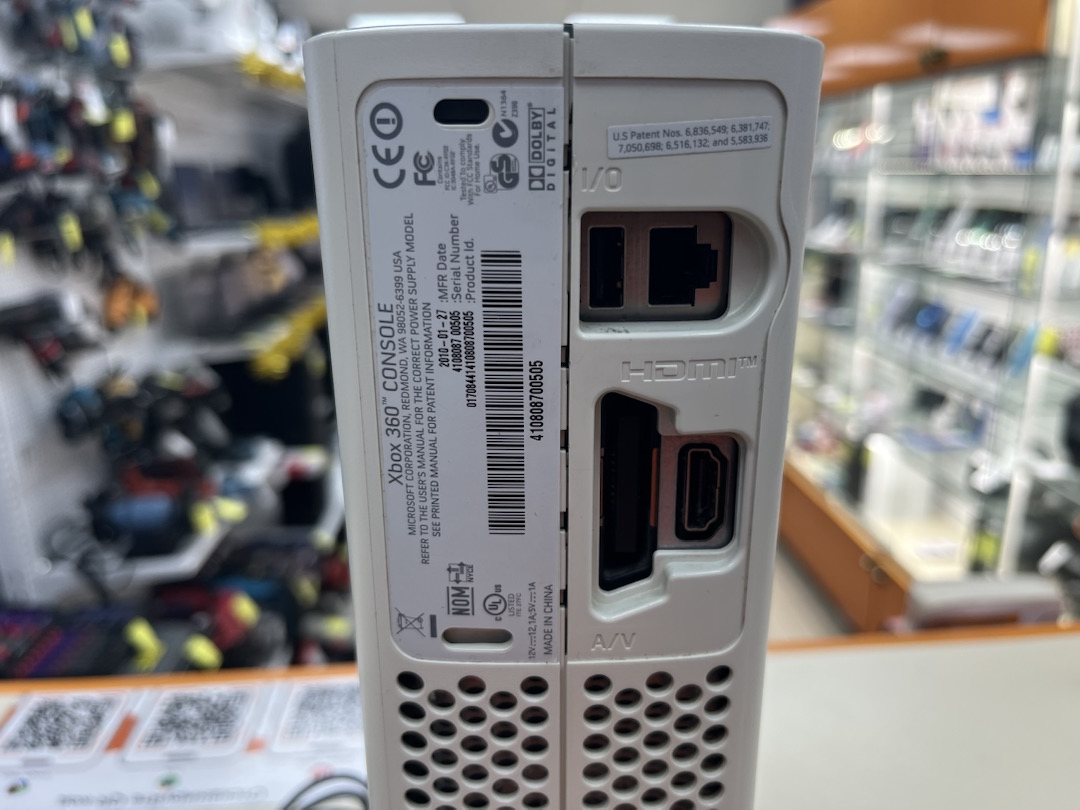 Игровая приставка Xbox 360;