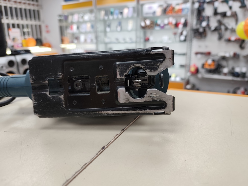Лобзик Bosch GST 700;