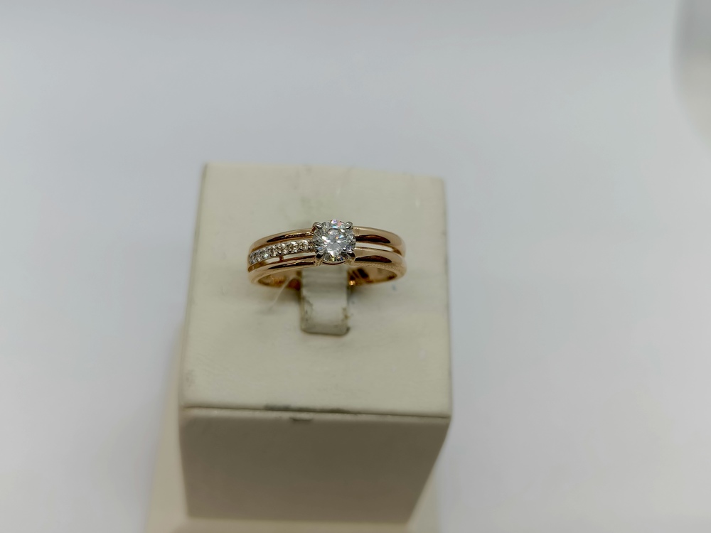 КОЛЬЦО С КАМНЯМИ (Au 585)