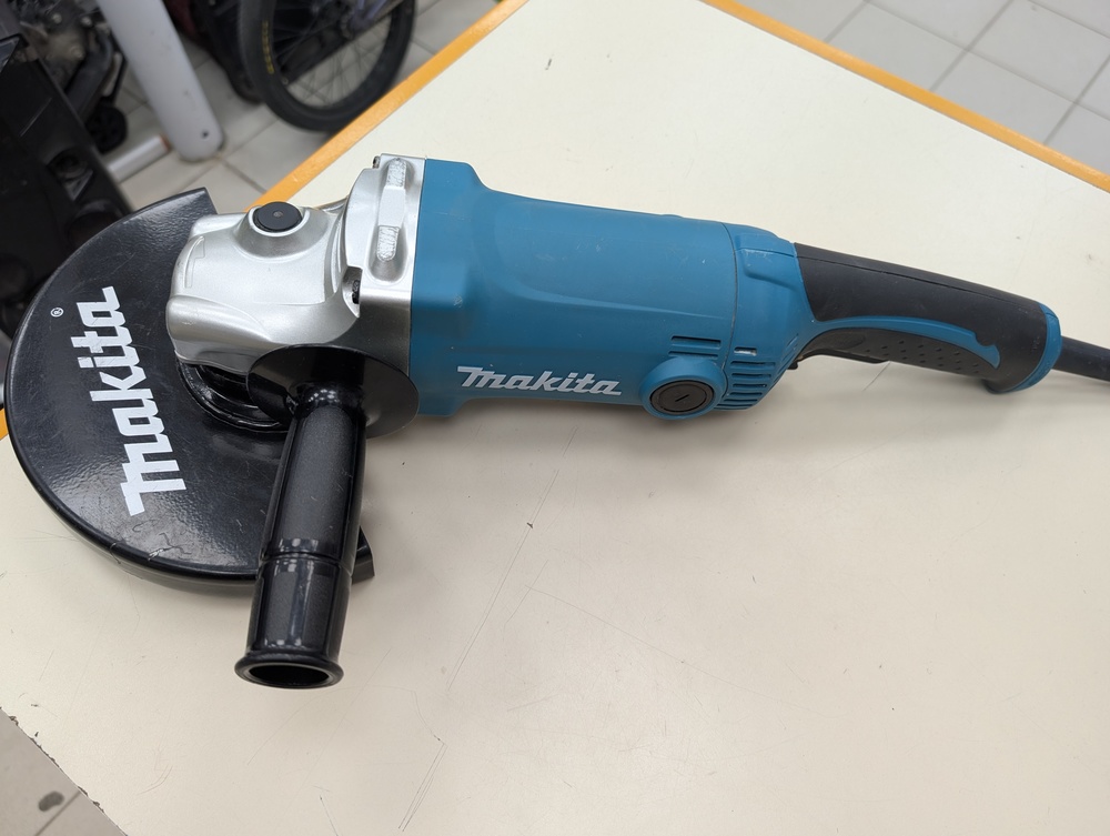 Угловая шлифмашина Makita GA9050