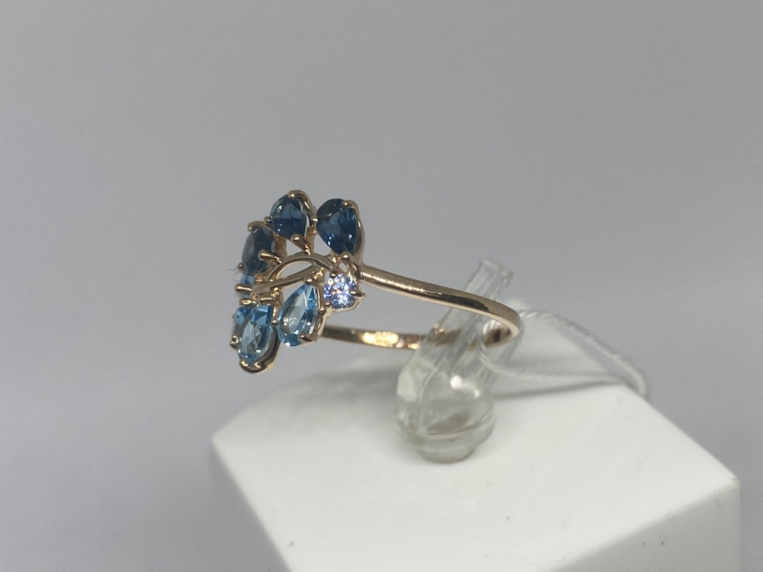 КОЛЬЦО С КАМНЯМИ (Au 585)