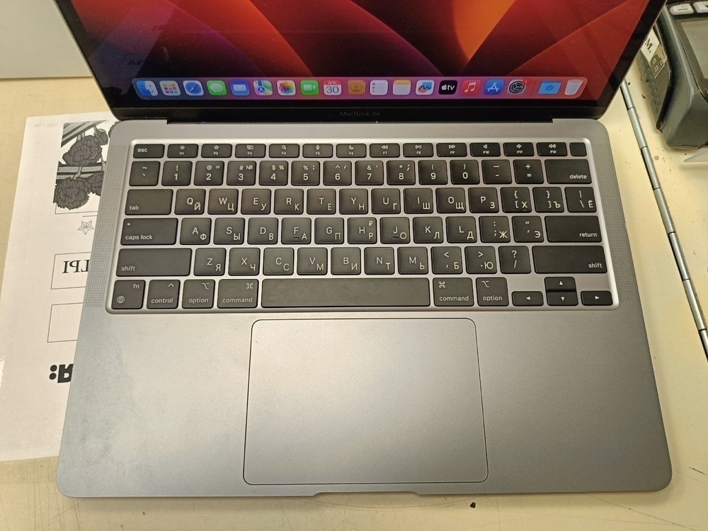 Ноутбук Apple air m1 2020/8gb/256ssd;