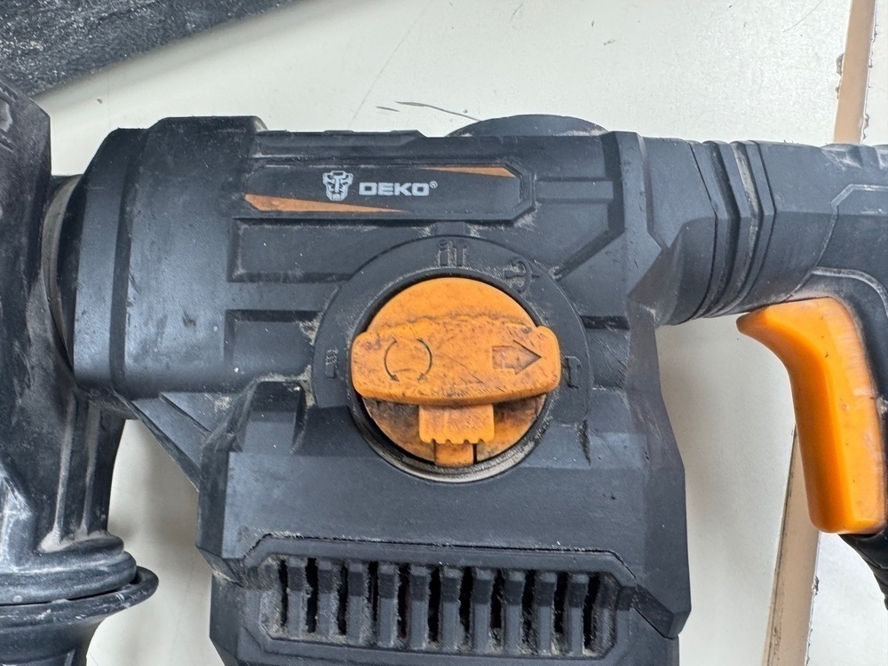 Перфоратор Deko DKH1600W