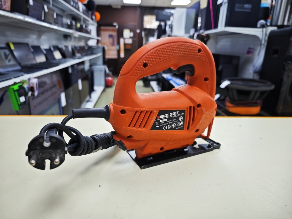 Лобзик Black & Decker KS495