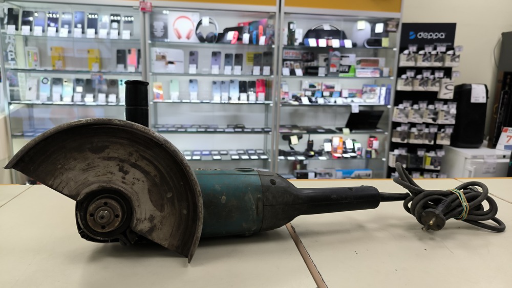 Угловая шлифмашина Makita 9069/230