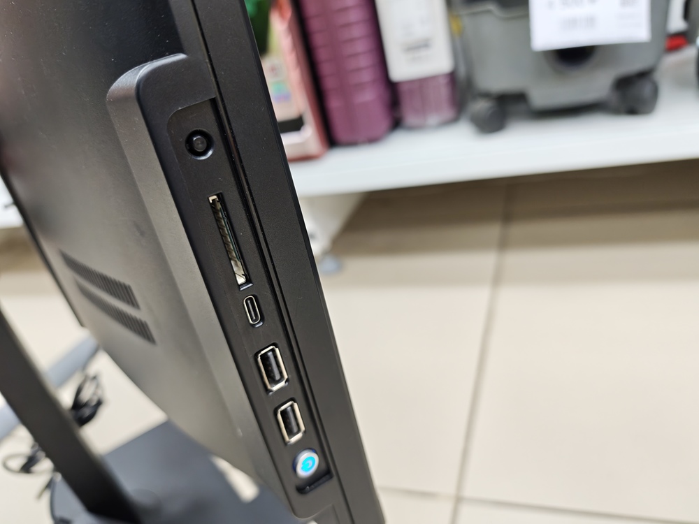 Моноблок Roverbook Helios; Core i3-10100, Intel UHD Graphics 630, 8 Гб, 256 Гб, Нет