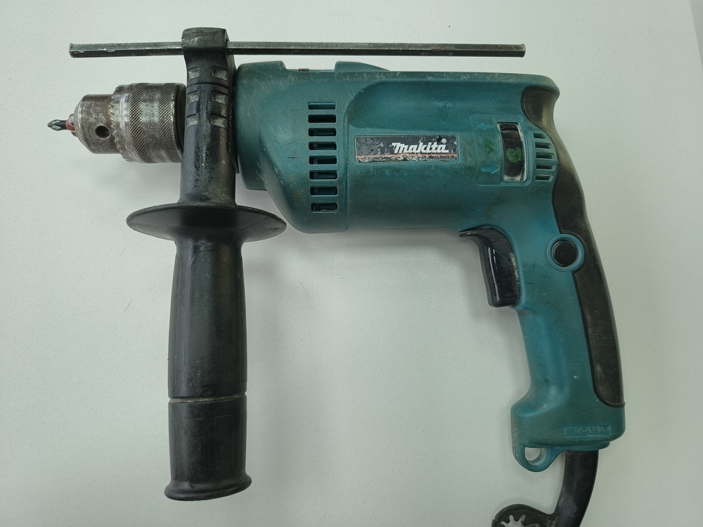 Дрель-ударная Makita HP1620.