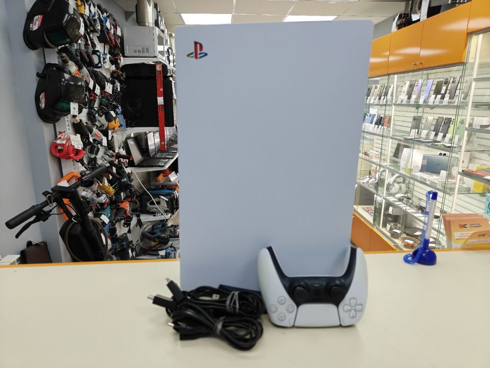 Игровая приставка PlayStation 5 825Gb (С дисководом)