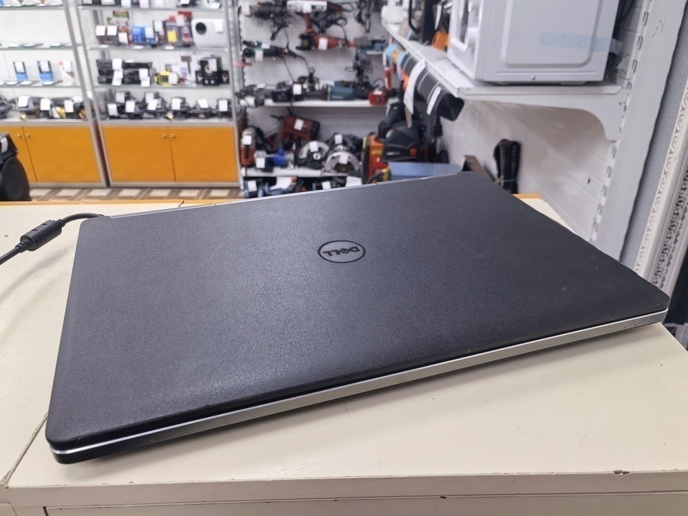 Ноутбук DELL; Core i7-6920HQ, Intel HD Graphics 530, 16 Гб, 240 Гб, 1 Tb