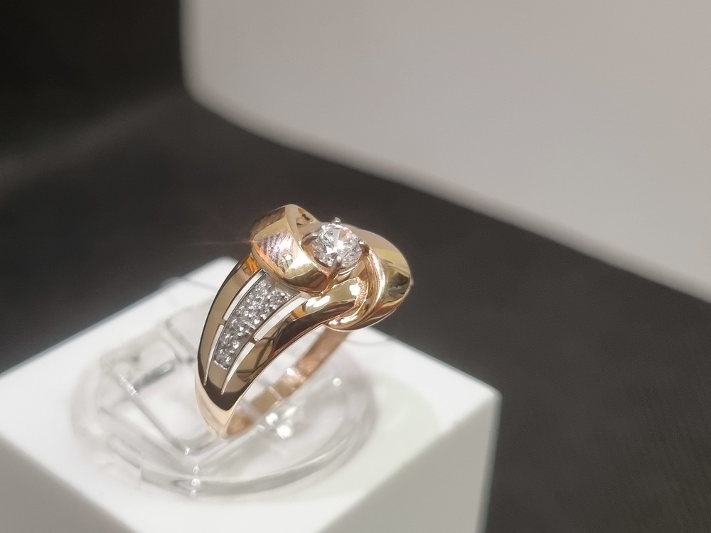 КОЛЬЦО С КАМНЯМИ (Au 585)