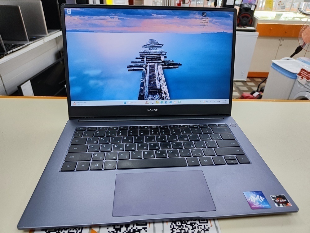 Ноутбук Honor; Ryzen 5 3500U, Radeon Vega 8, 8 Гб, 500 Гб, Нет
