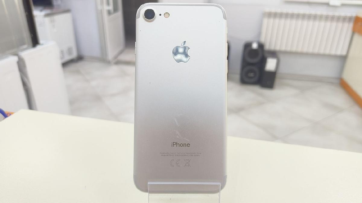 Смартфон Apple iPhone 7 32Gb