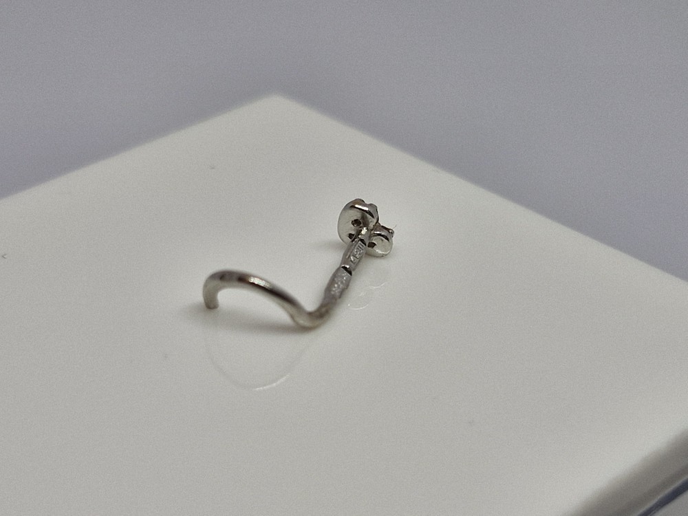 ПИРСИНГ В НОС с камнями (Au 585)