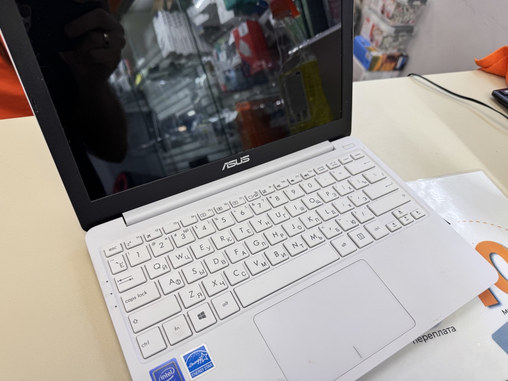 НЕТБУК ASUS e203ma; Celeron N4000, Intel UHD Graphics 600, 4 Гб, Нет