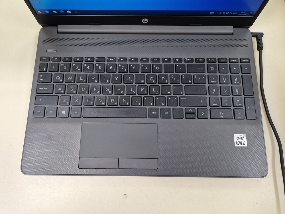 Ноутбук HP 250G8; Core i5-1035G1, Intel UHD Graphics, 8 Гб, 240 Гб, Нет