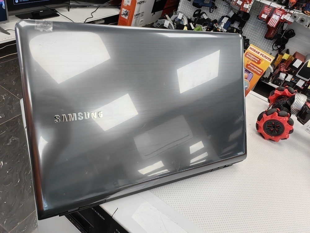 Ноутбук Samsung NP350V5C; Core i5-3210M, Intel HD Graphics 4000, 4 Гб, 500 Гб