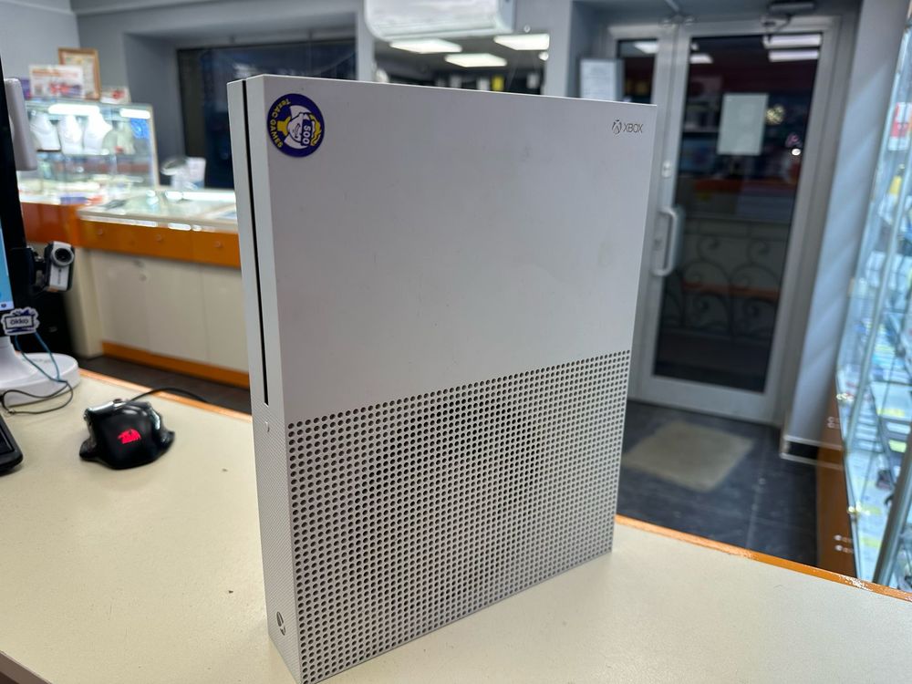 Игровая приставка Xbox One S 500Gb