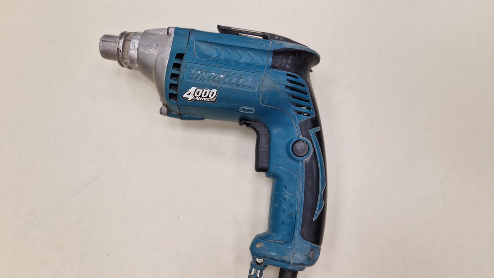 Шуруповерт Makita FS4300