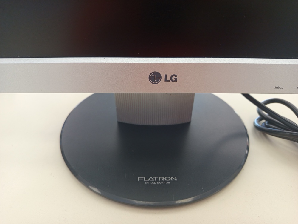 Монитор LG L17NS-3