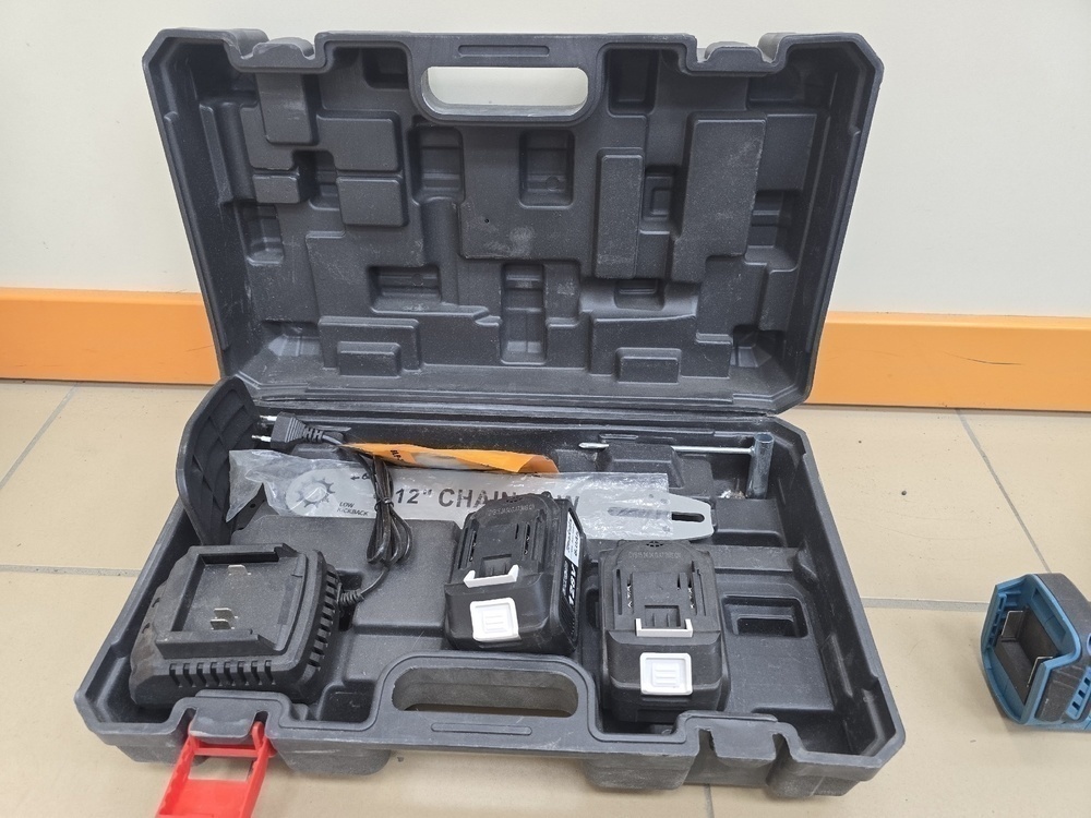 Электропила Makita 128V Li