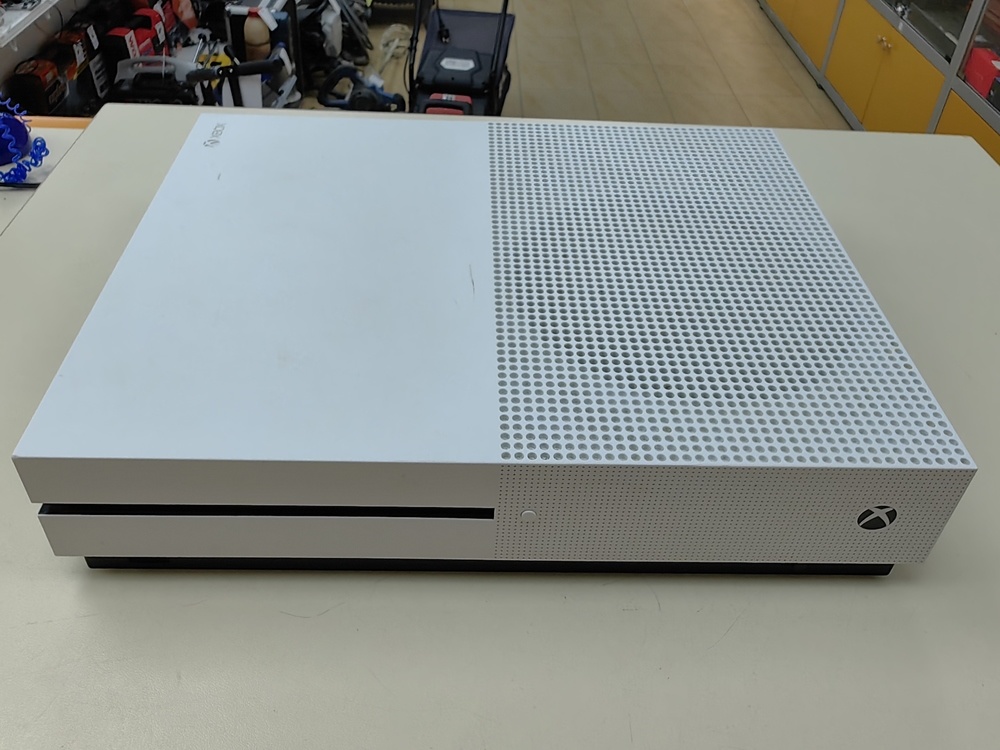 Игровая приставка Xbox One S 500Gb Игровая приставка Xbox One S 500Gb
