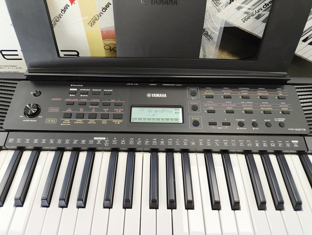 Синтезатор Yamaha psr-r200