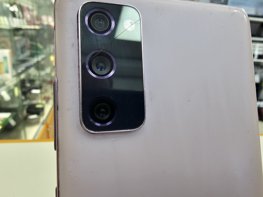 Смартфон Samsung Galaxy S20 FE 6/128