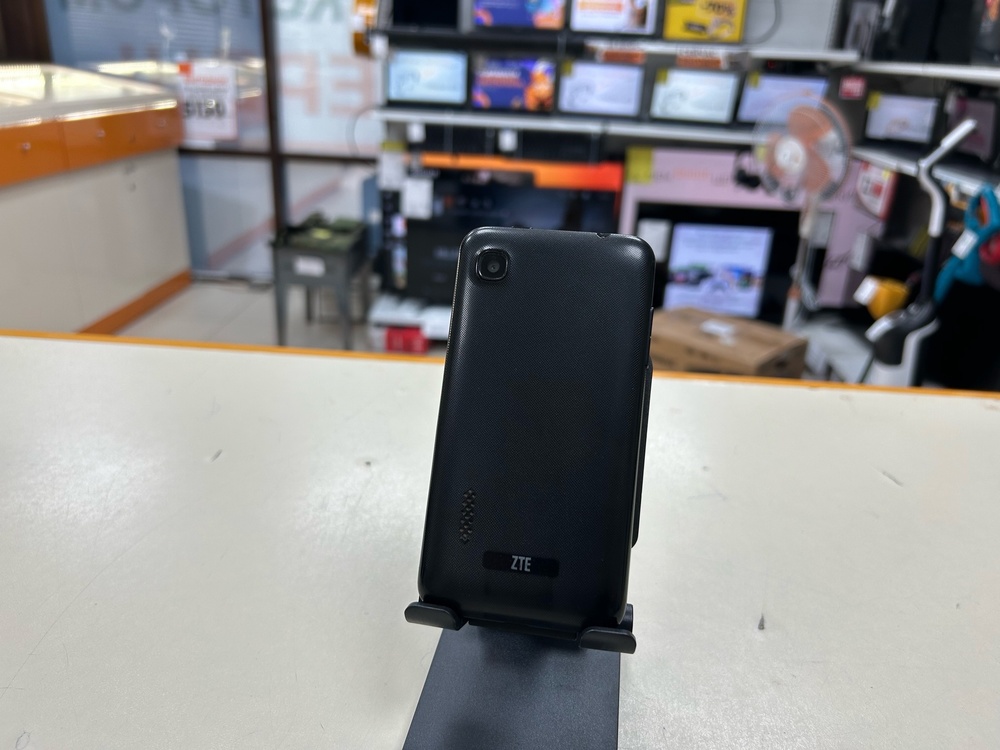 Смартфон ZTE V807