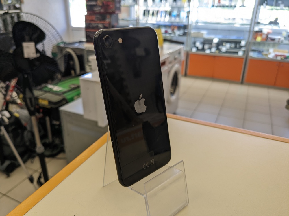 Смартфон Apple iPhone SE 2020 128Gb