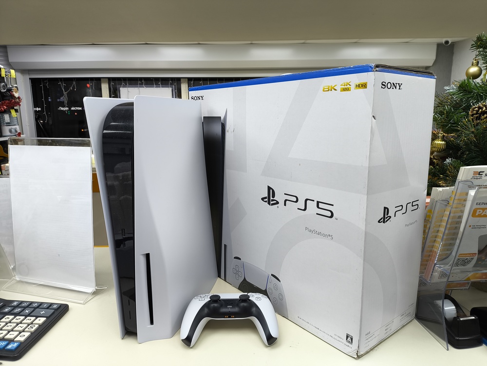Игровая приставка PlayStation 5 825Gb (С дисководом)