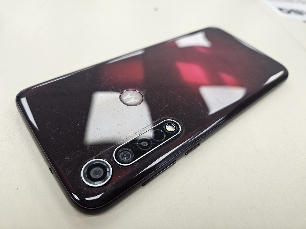 Смартфон Motorola G8 Plus