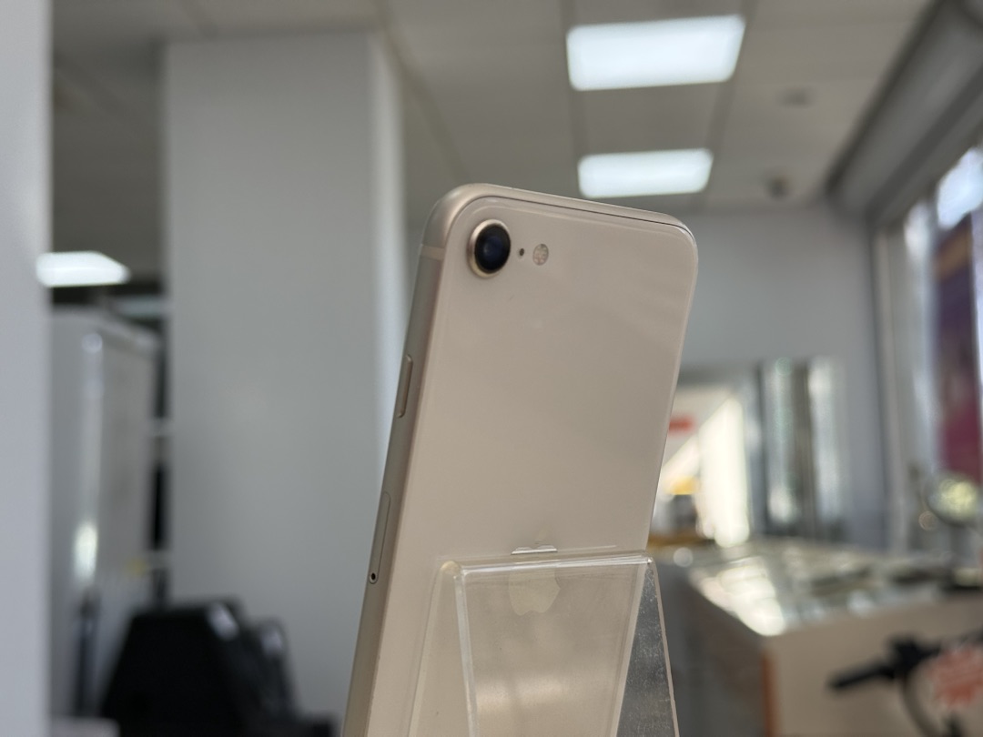 Смартфон Apple Iphone SE 2022 128Gb