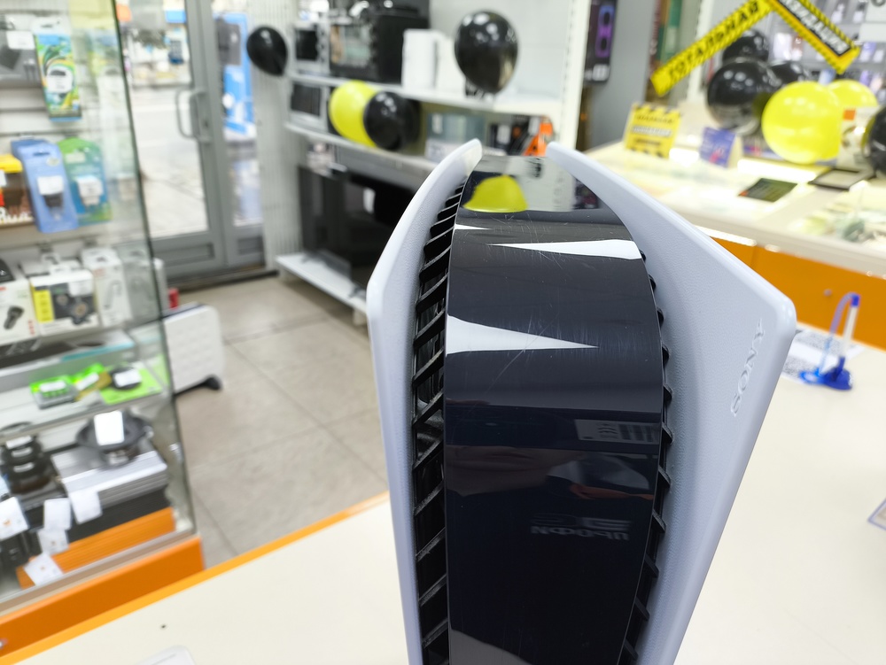Игровая приставка PlayStation 5 825Gb (С дисководом) Игровая приставка PlayStation 5 825Gb (С дисководом)