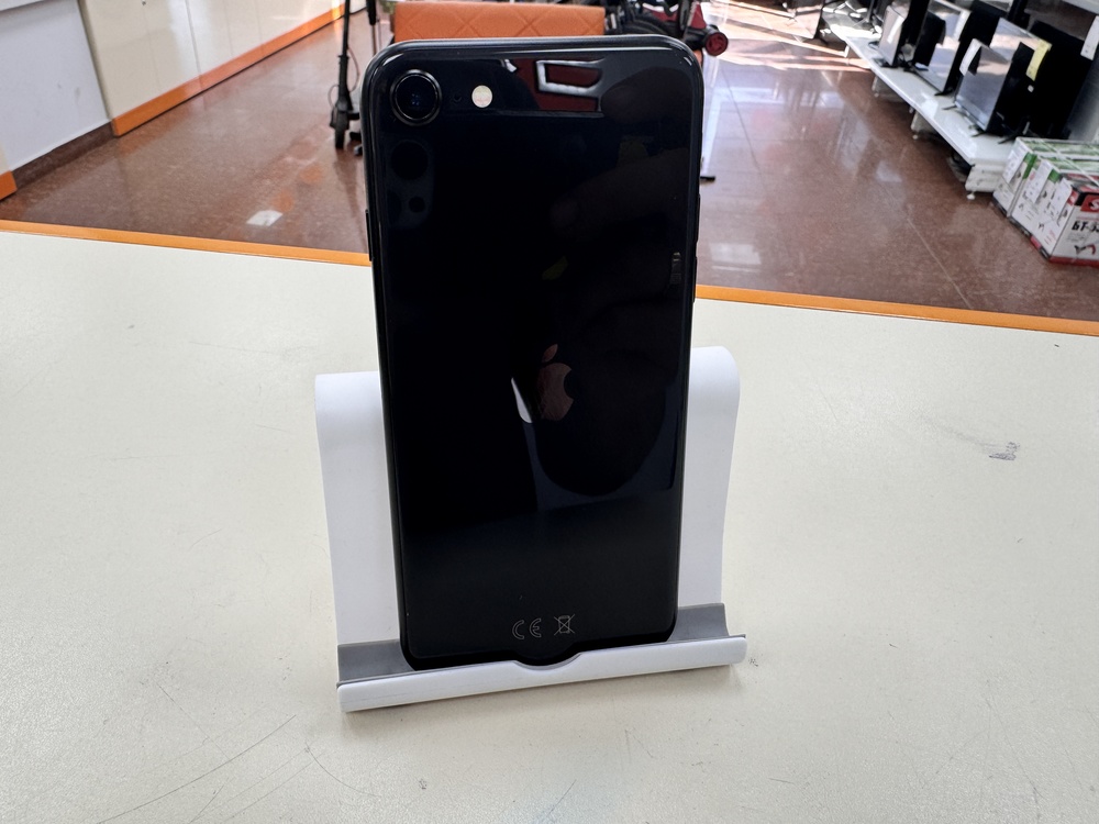 Смартфон Apple iPhone SE 2020 64Gb