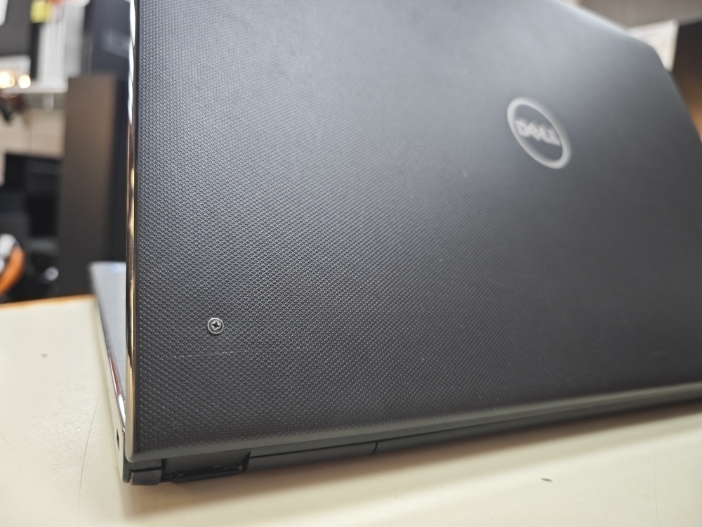 Ноутбук DELL; Core i3-6006U, Intel HD Graphics 520, 8 Гб, 500 Гб, Нет