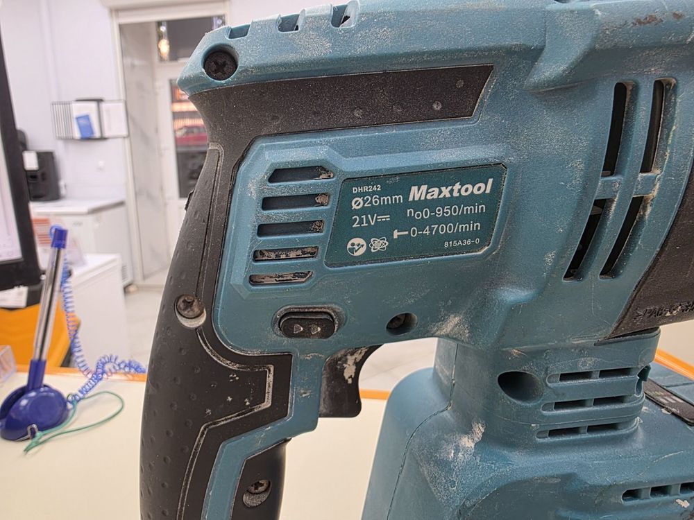 Перфоратор Makita DHR242