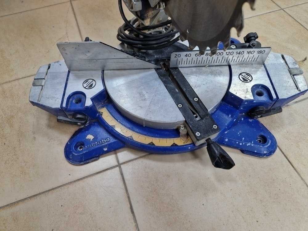Торцовочная пила Metabo KS-216 Lasercut