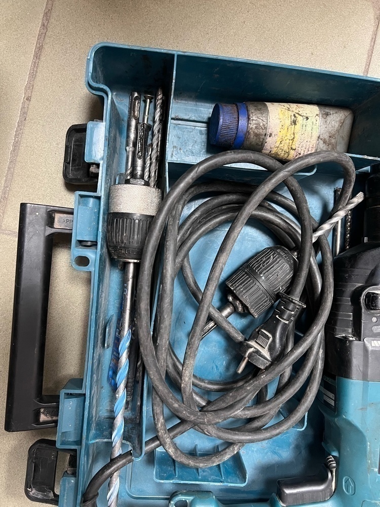 Перфоратор Makita HR 2440