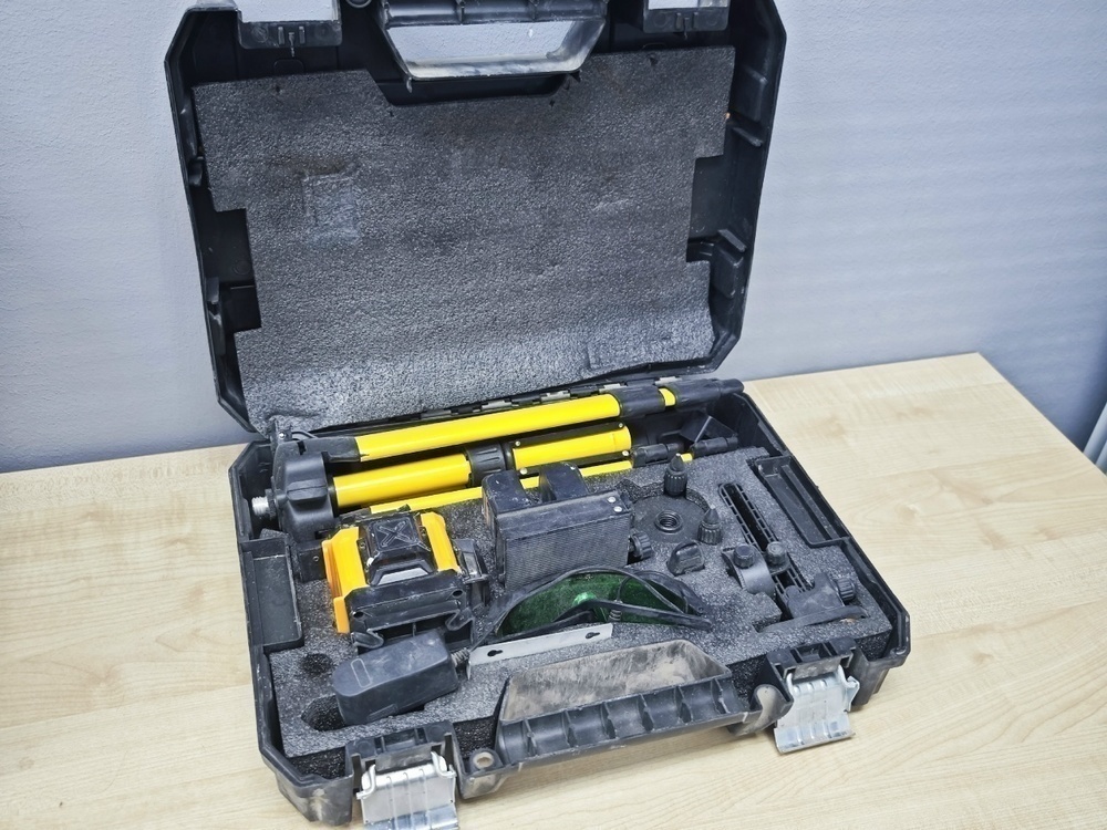 Нивелир Dewalt DW084