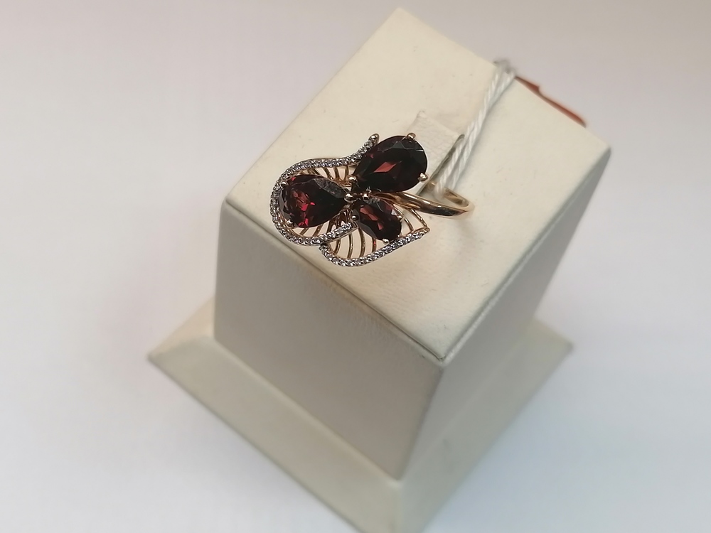 КОЛЬЦО С КАМНЯМИ (Au 585)