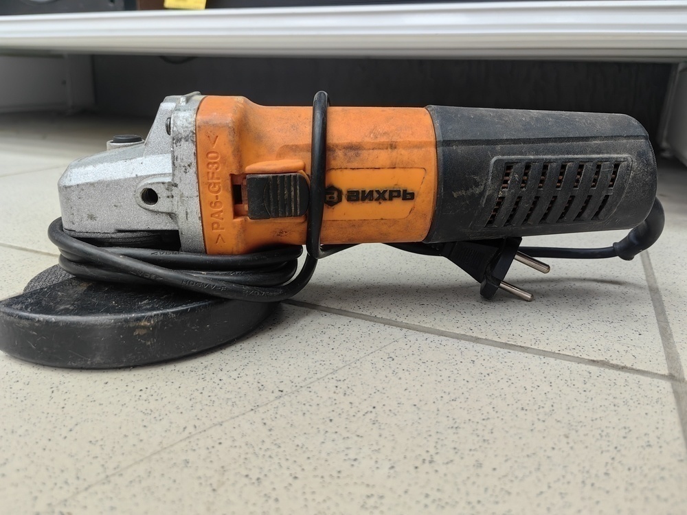 Угловая шлифмашина Вихрь УШМ-125/900